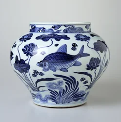 Jarra de vino con diseño de peces y plantas acuáticas